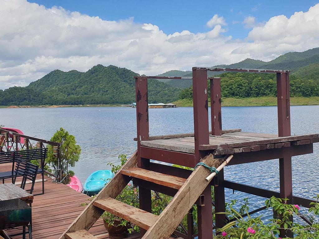 เรือนแพอาจารย์วิช