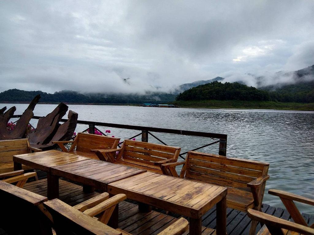 เรือนแพอาจารย์วิช