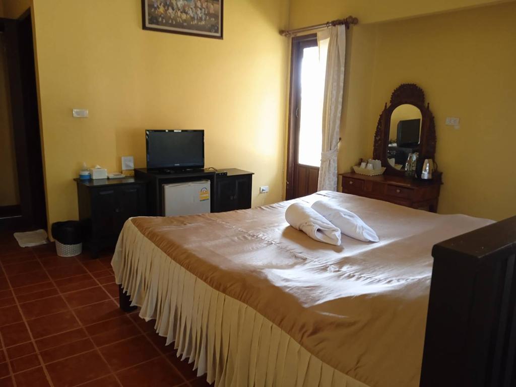 ช้องนาง รีสอร์ท