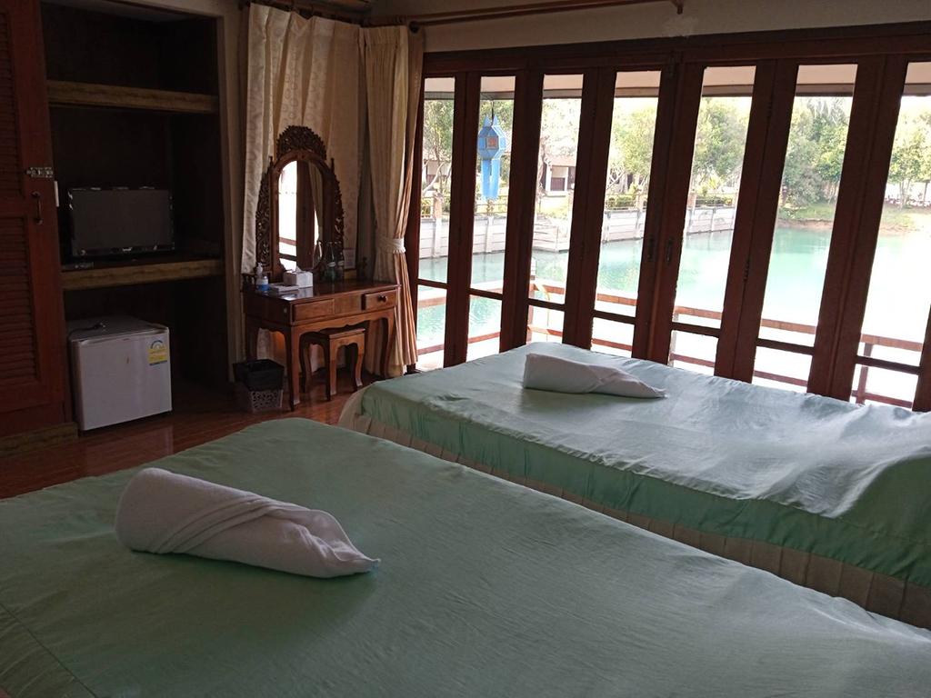 ช้องนาง รีสอร์ท