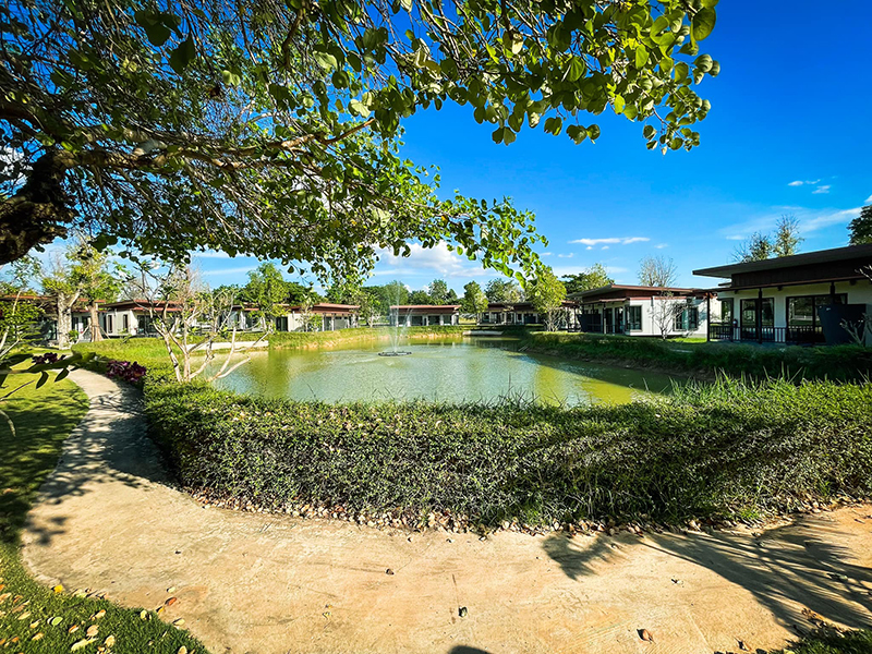 Pomelo Park Resorts