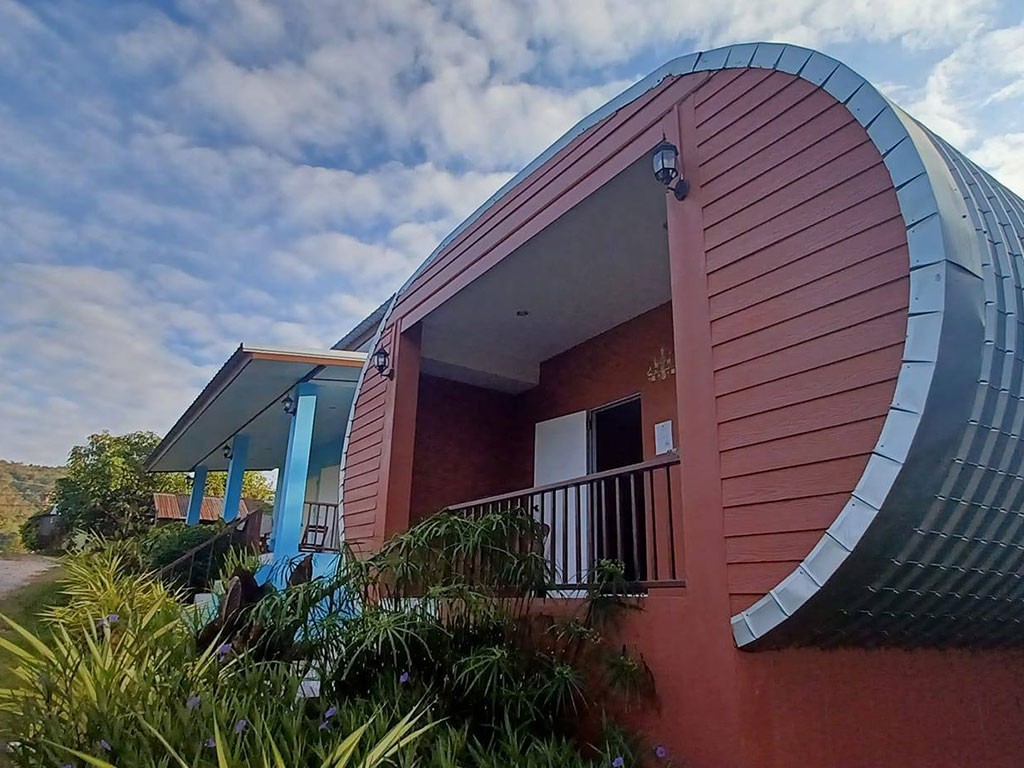 ขวัญข้าว แอนด์ วีอาร์พี รีสอร์ท