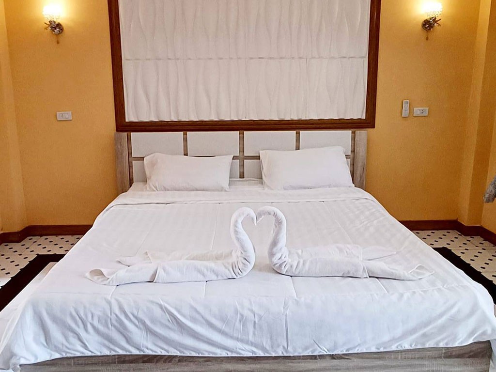 ขวัญข้าว แอนด์ วีอาร์พี รีสอร์ท