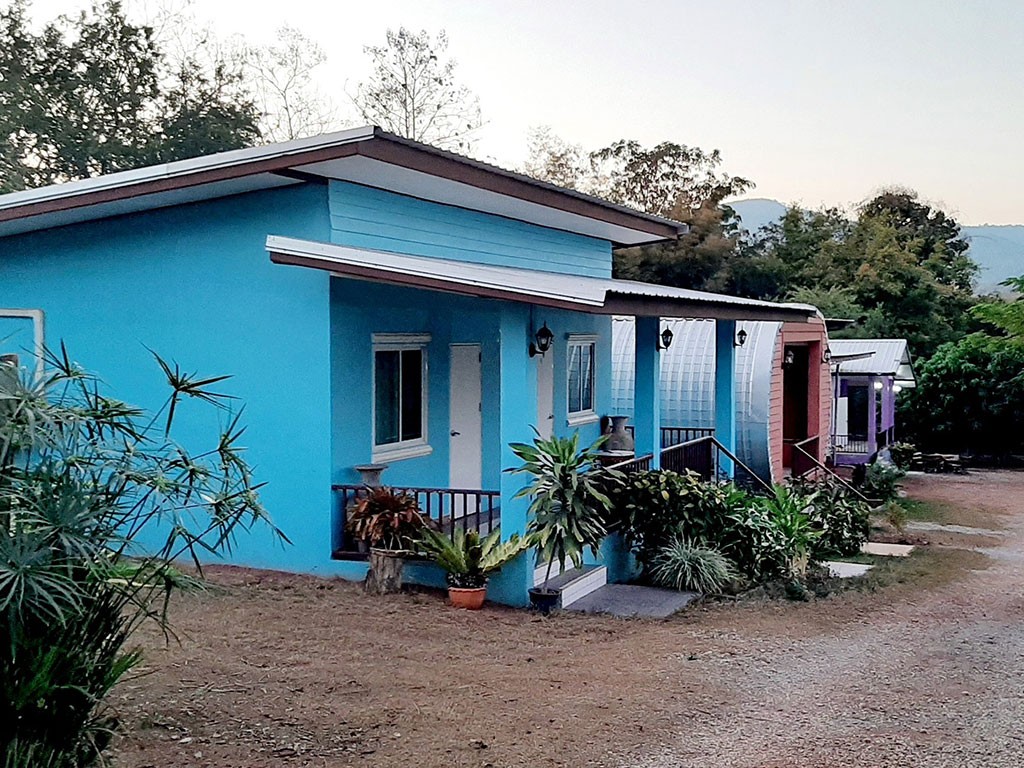 ขวัญข้าว แอนด์ วีอาร์พี รีสอร์ท