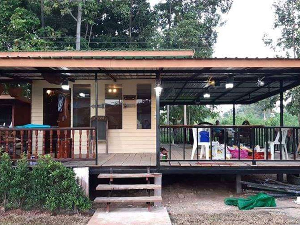 เจริญสุข รีสอร์ท