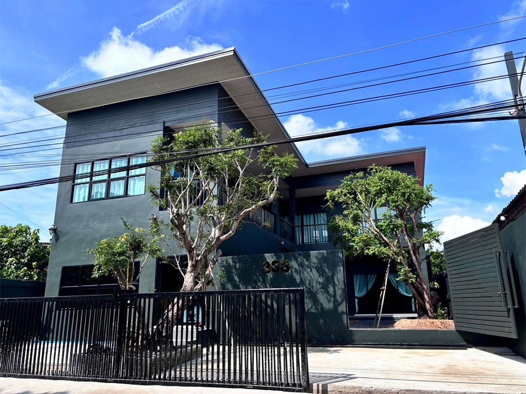 หลังบ้านแม่