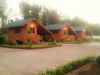 เรือนวนา รีสอร์ท