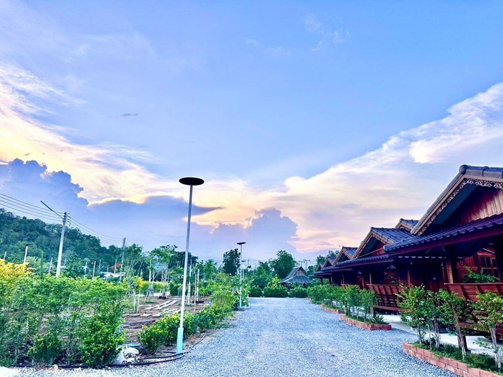 รีสอร์ทเรือนไม้ เขาช่องพราน