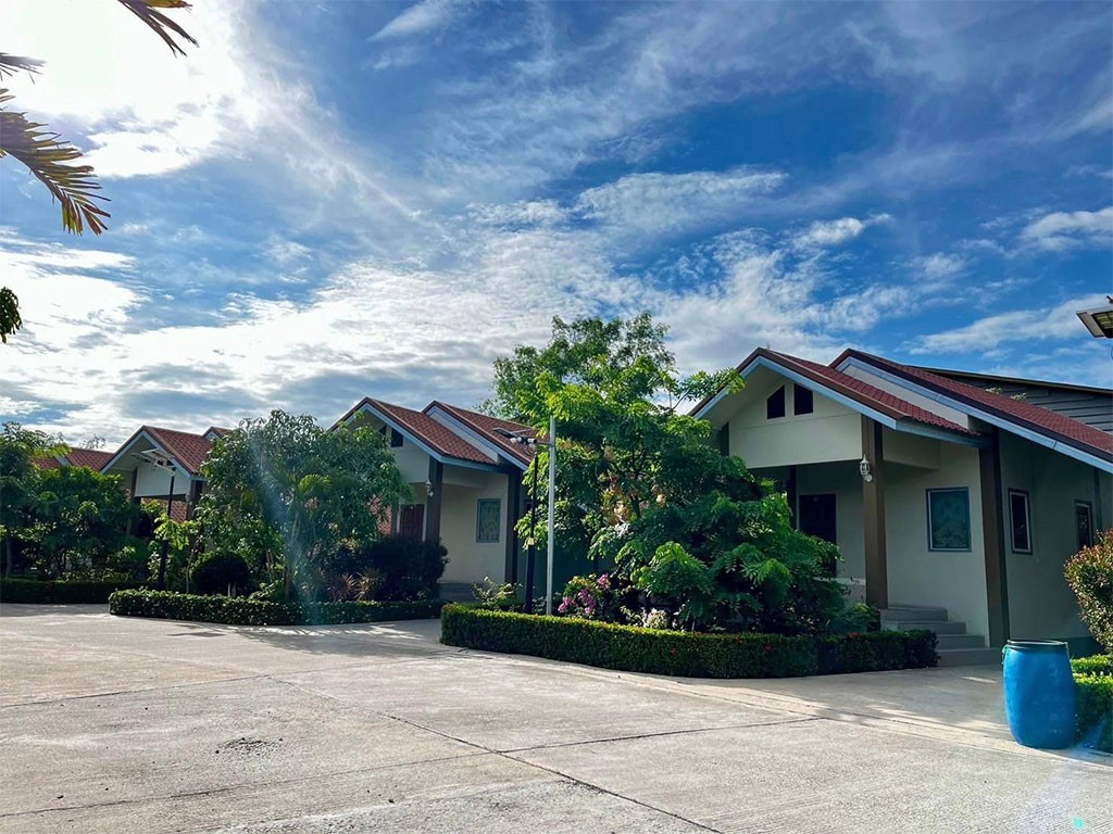 ทุ่งแสงตะวัน รีสอร์ท