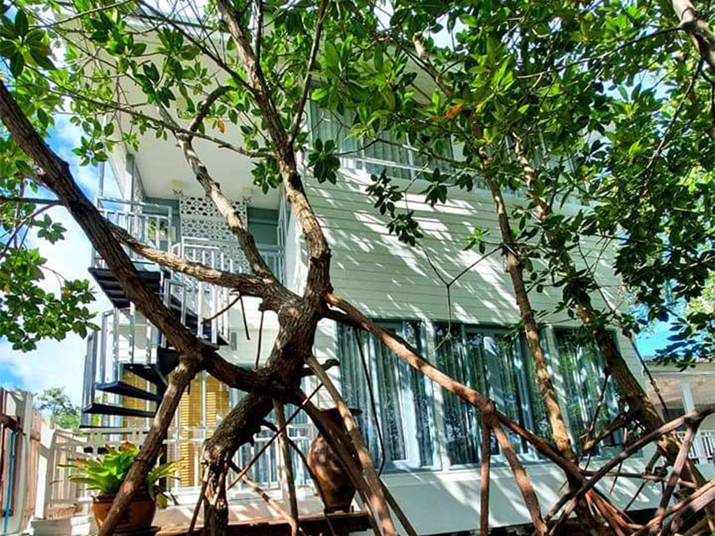 บ้านโกงกาง ริมสะพานประแสสิน