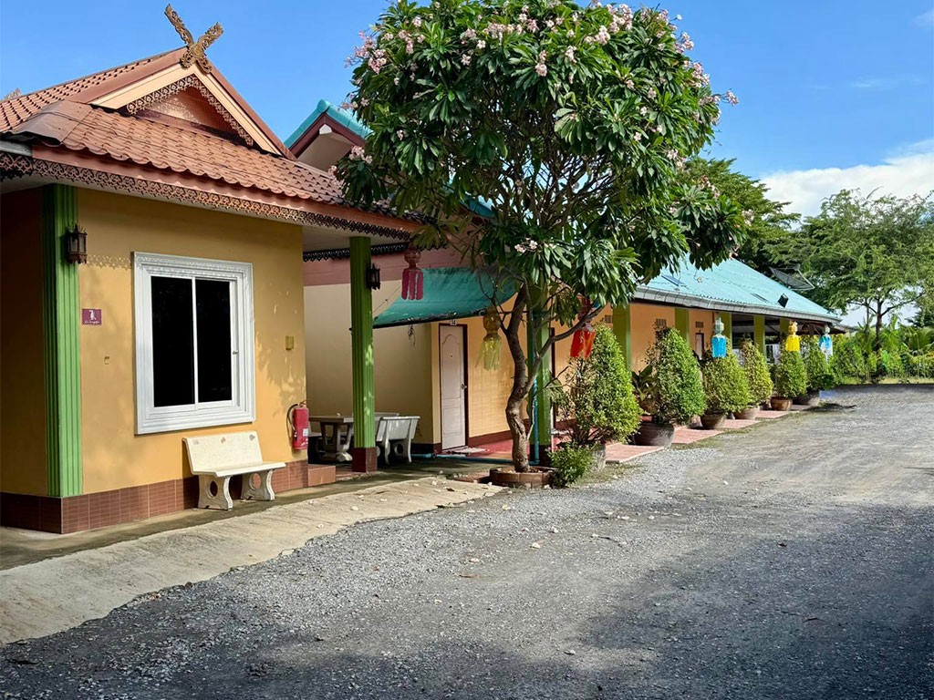 ล้านนา รีสอร์ท สองพี่น้อง