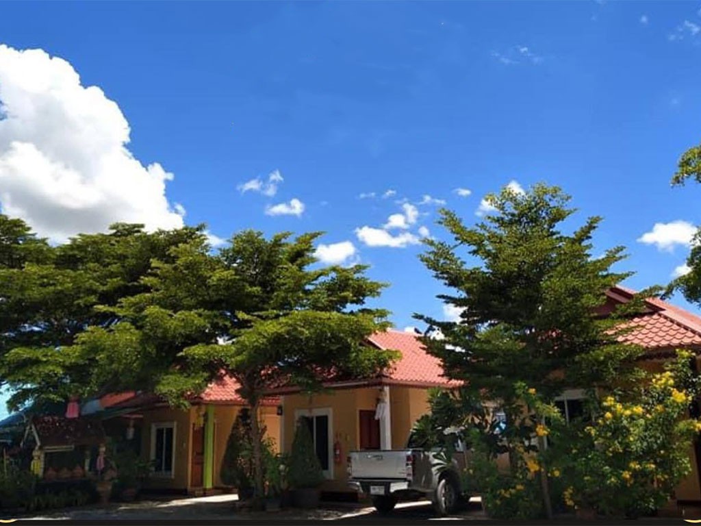 ล้านนา รีสอร์ท สองพี่น้อง