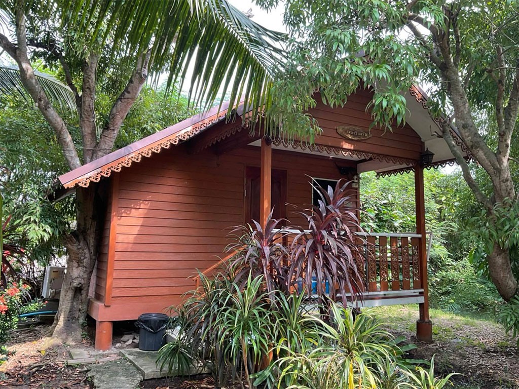 บ้านสวน โฮมสเตย์ อัมพวา