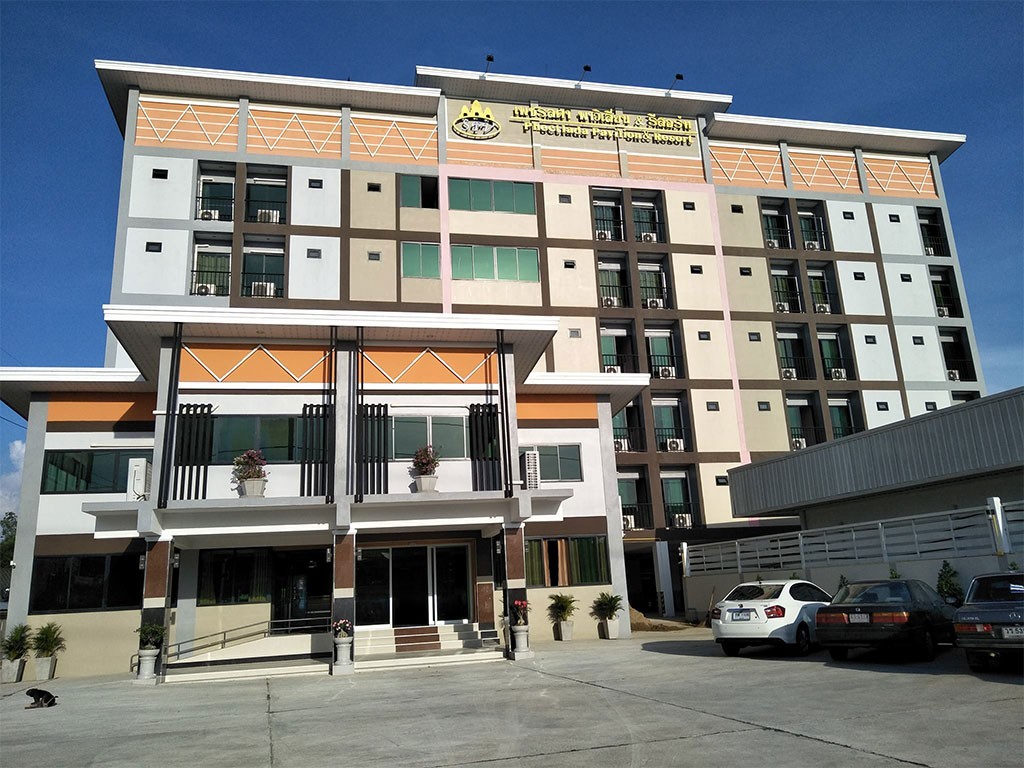 เพชรลดา พาวิเลี่ยน แอนด์ รีสอร์ท