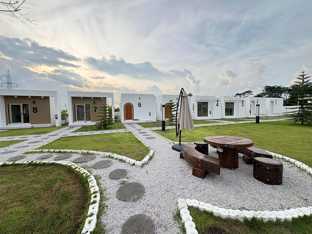 Green White Resort & Cafe