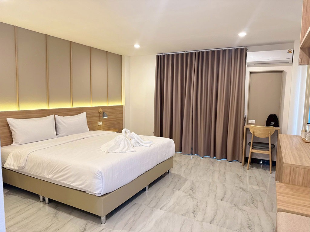 เดย์ แอนด์ ไนท์ ร้อยเอ็ด