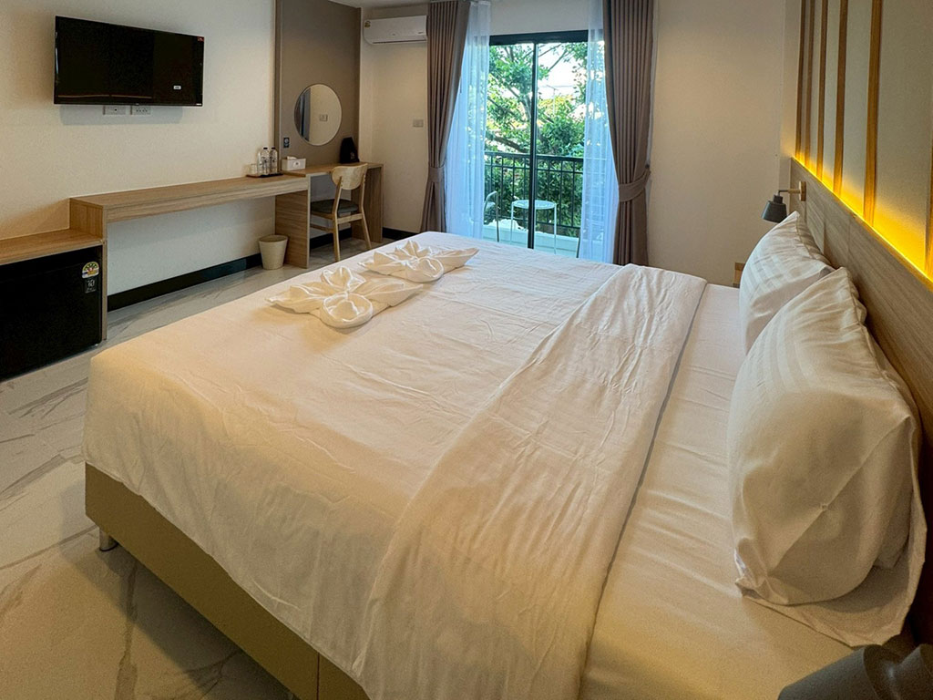 เดย์ แอนด์ ไนท์ ร้อยเอ็ด