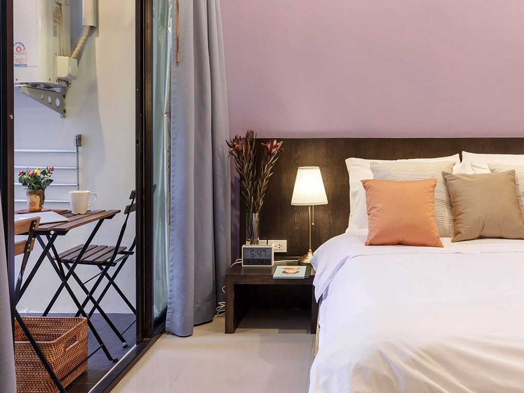 แอท โฮม เรซิเดนซ์