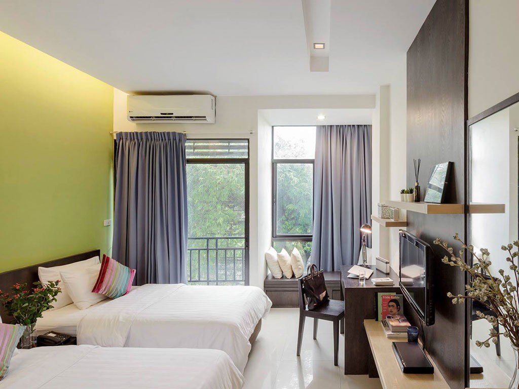 แอท โฮม เรซิเดนซ์