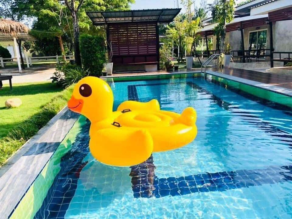 บ้านไร่แสงเดือน รีสอร์ท