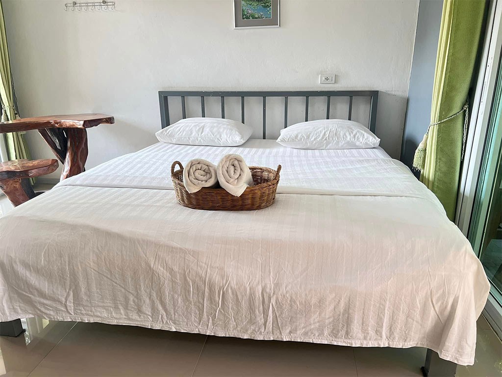 ทัพหลวง รีสอร์ท