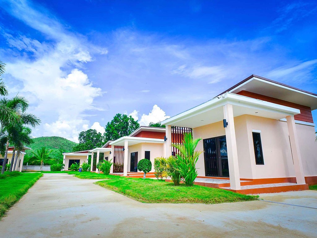 พลอยปุระ รีสอร์ท