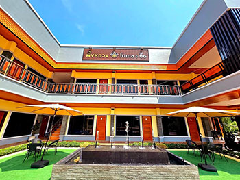 ผึ้งหลวง โฮเทล แอนด์ บีช ชุมพร