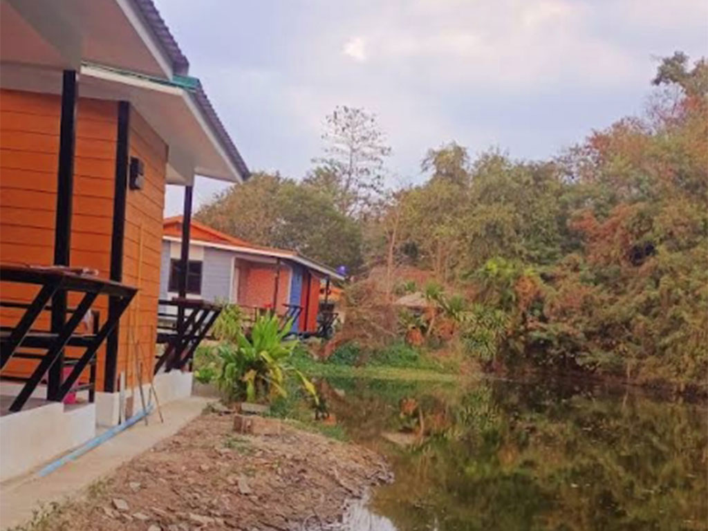 Ban Pak Surat Rimnam Khao Yai