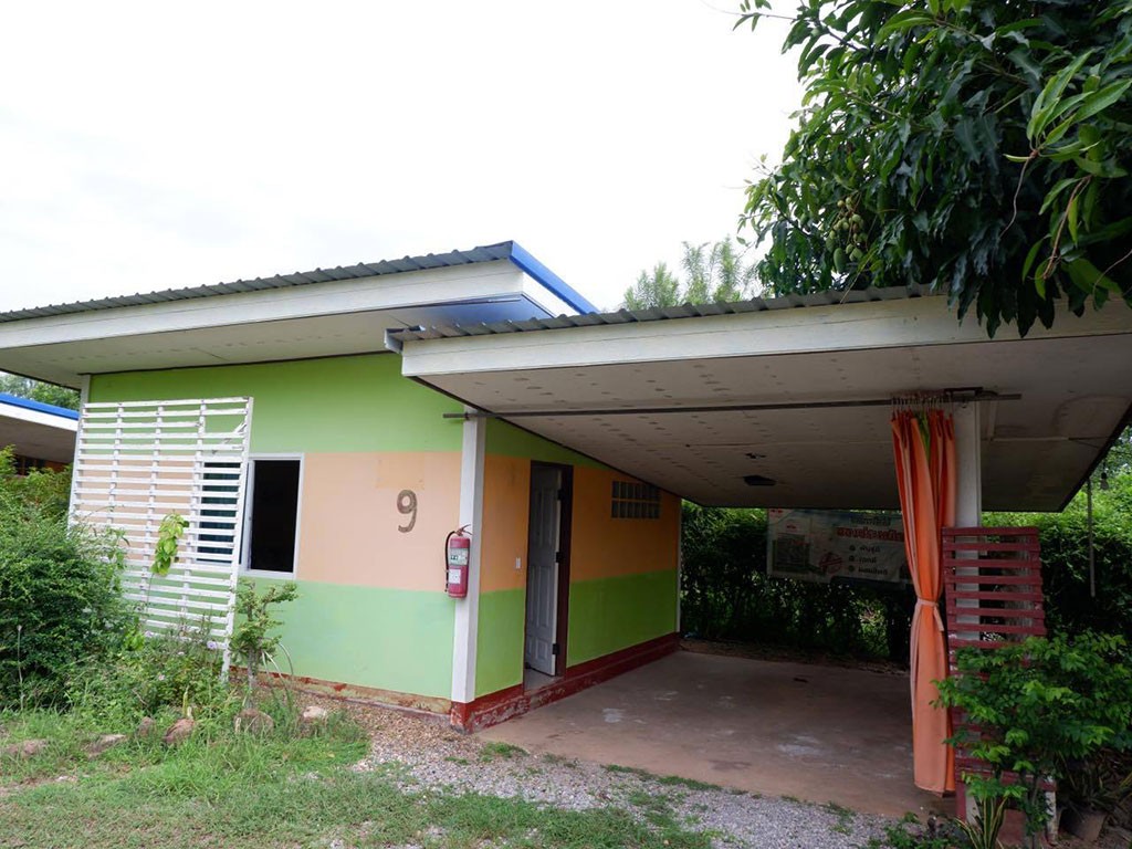 จักรวาล รีสอร์ท