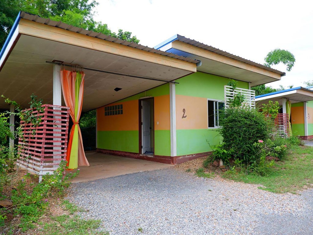 จักรวาล รีสอร์ท