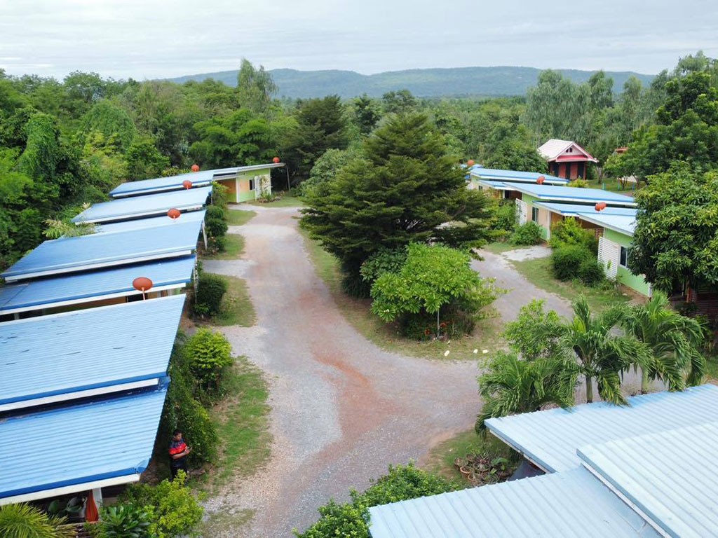 จักรวาล รีสอร์ท