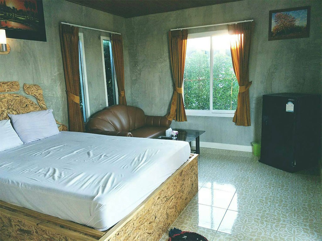 อุ่นรัก แปดริ้ว