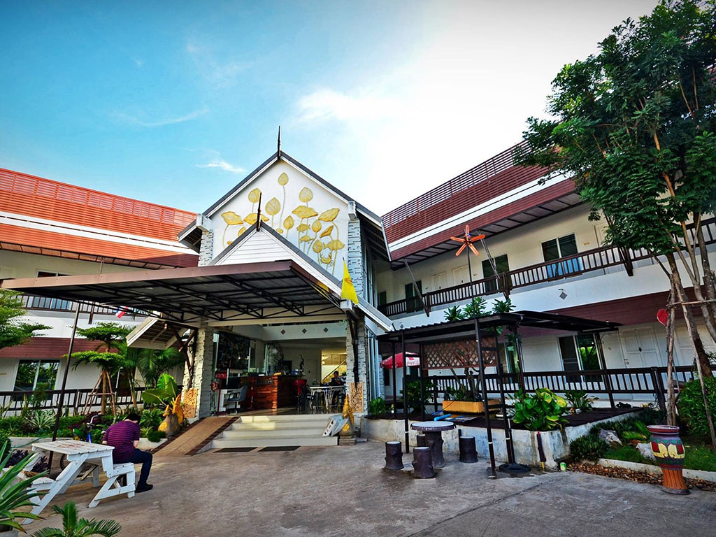 ณ ธาตุพนม เพลส