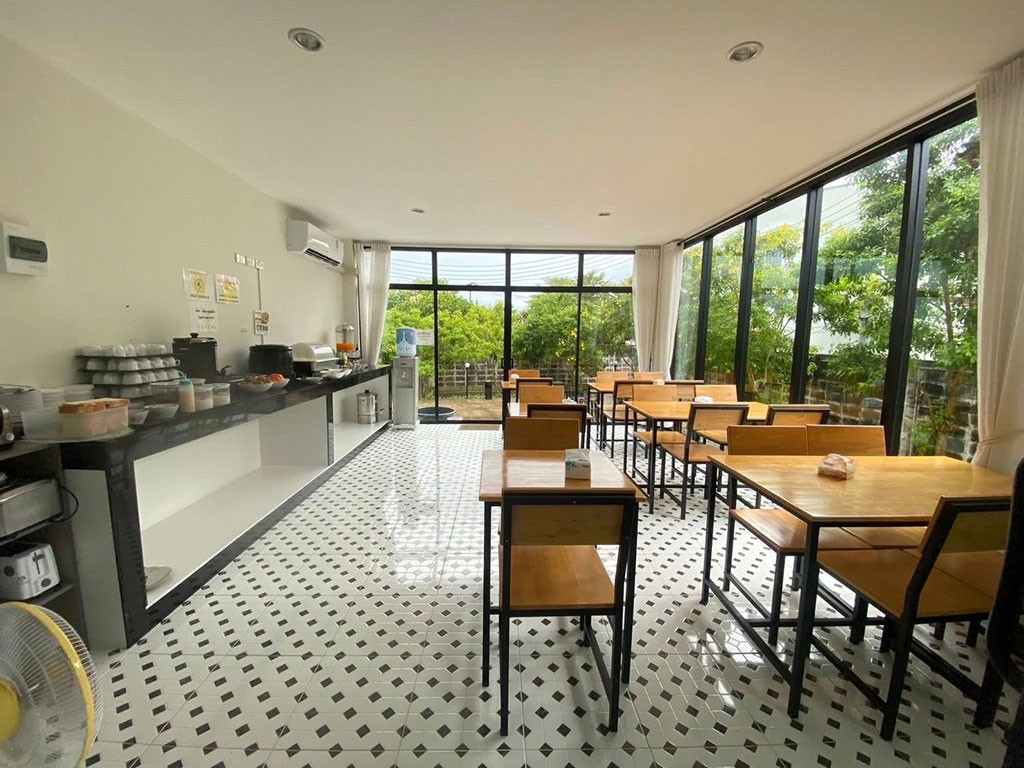 แอ่วดี โฮเทล