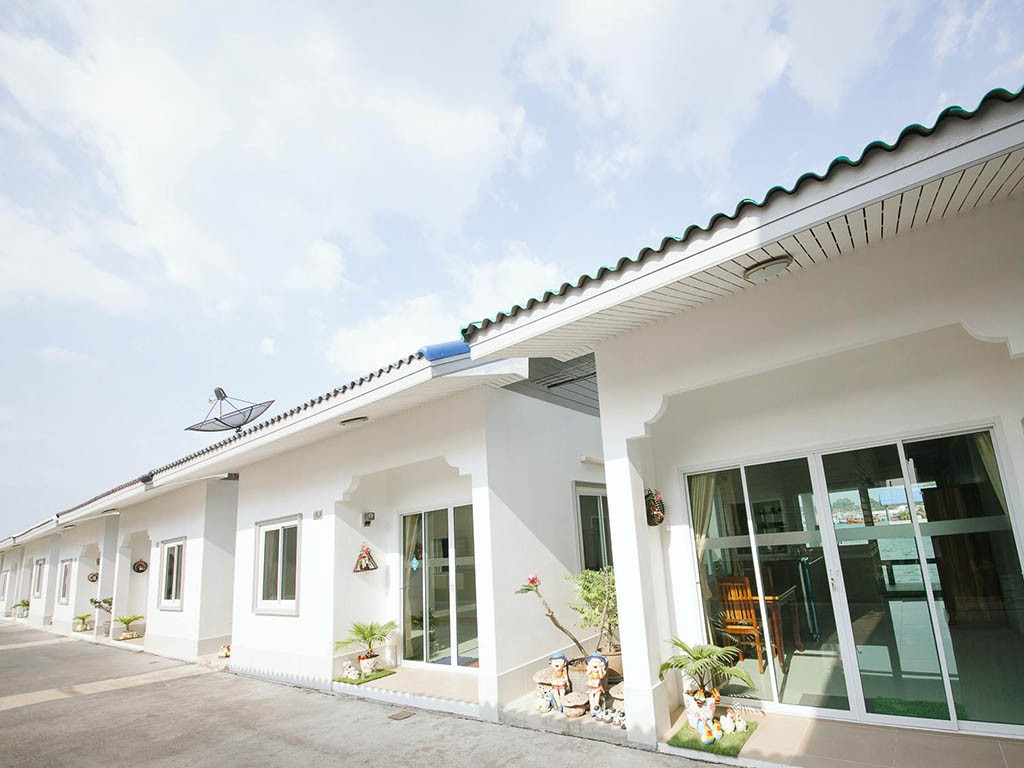 บ้านต๊ะ ออน เดอะ ซี