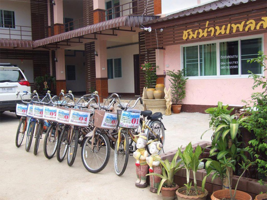 ชมน่านเพลส