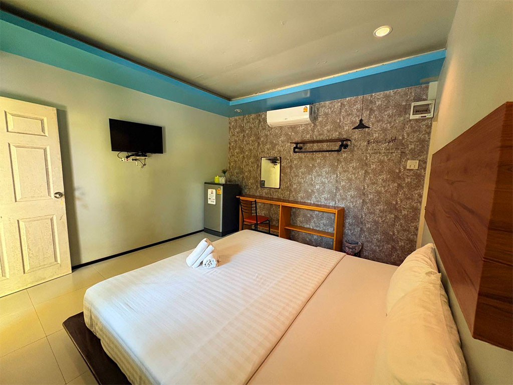 เช็คอิน โฮเทล แอนด์ รีสอร์ท