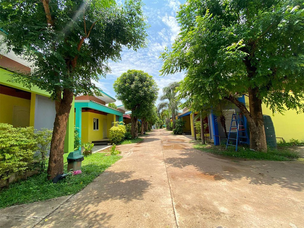 เช็คอิน โฮเทล แอนด์ รีสอร์ท