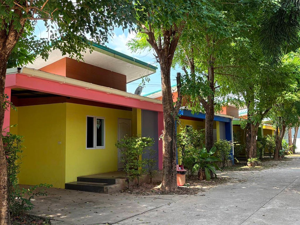 เช็คอิน โฮเทล แอนด์ รีสอร์ท