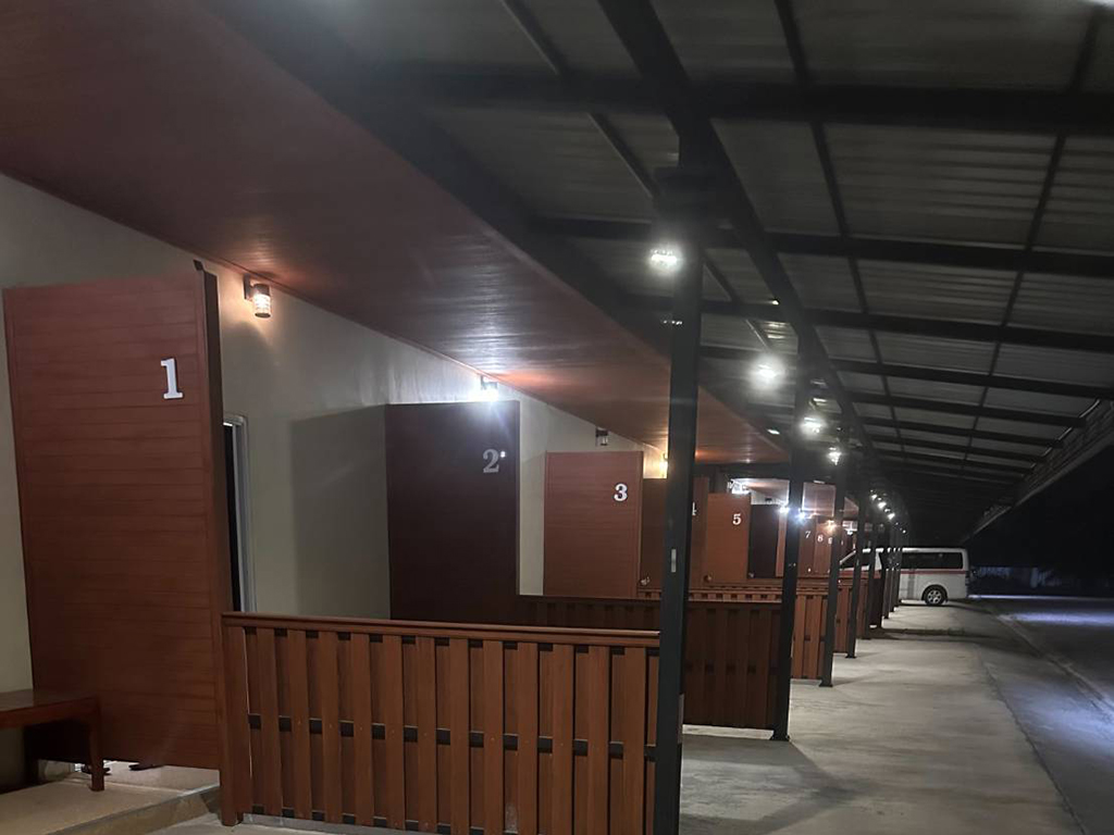 ไออุ่น รีสอร์ท บางสะพาน