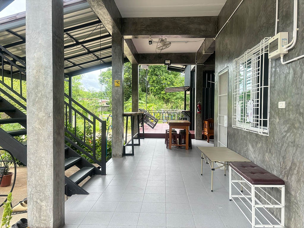 บ้านริมน้ำ แม่ฮ่องสอน โฮมสเตย์