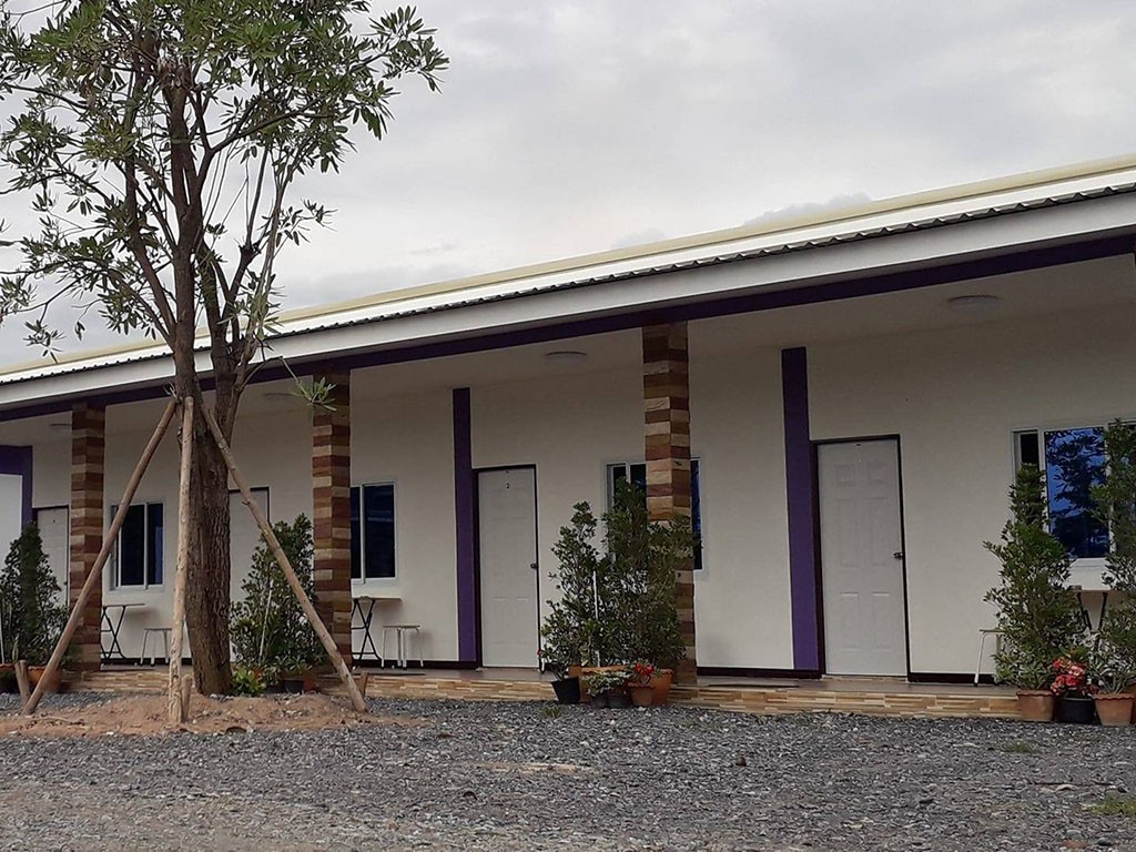 เนินทองเฮาส์