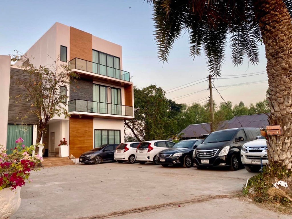 เชญ่าเฮ้าส์ ศรีบุญเรือง