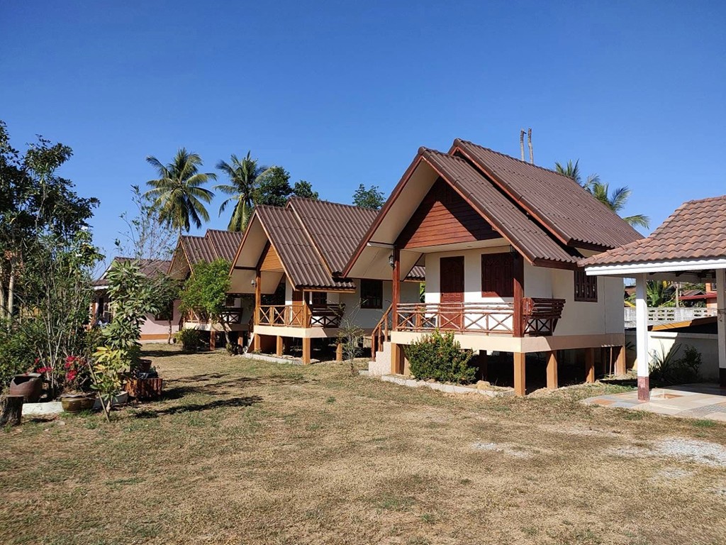 Hotels Nearby Baan Phak Yay Tor Resort