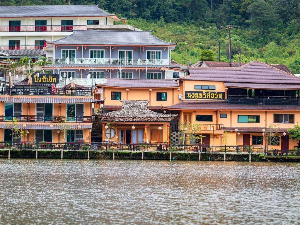 นงนุช รีสอร์ท บ้านรักไทย