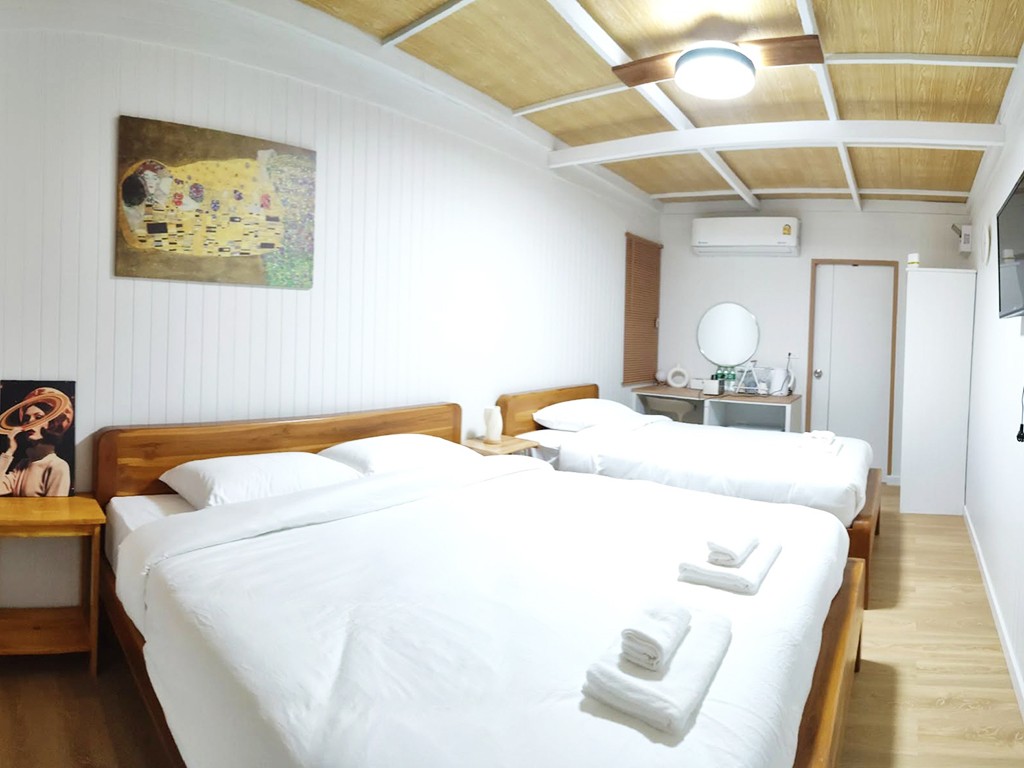 บ้านพระจันทร์ รีสอร์ท หลังสวน