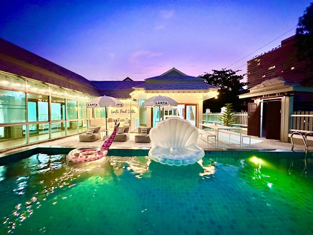 Hotels Nearby Lanta Pool Villa