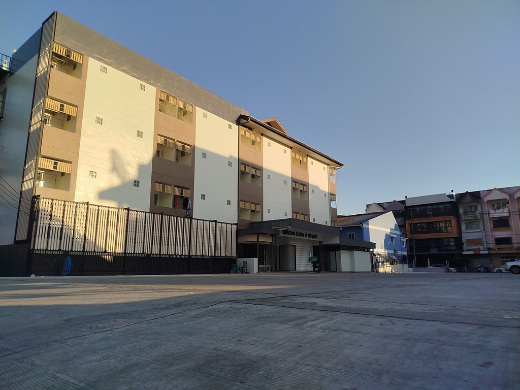 ซี รูม เอ็กซ์ตร้า โฮเทล แอท แอร์พอร์ต