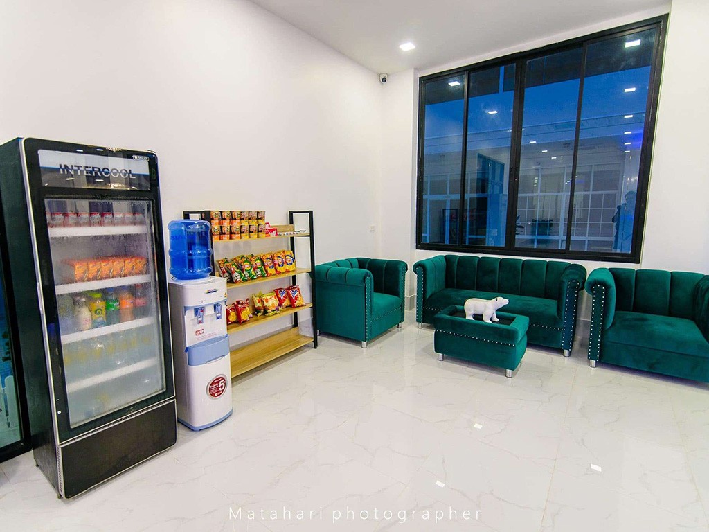 แบร์ แอนด์ เบิร์ด