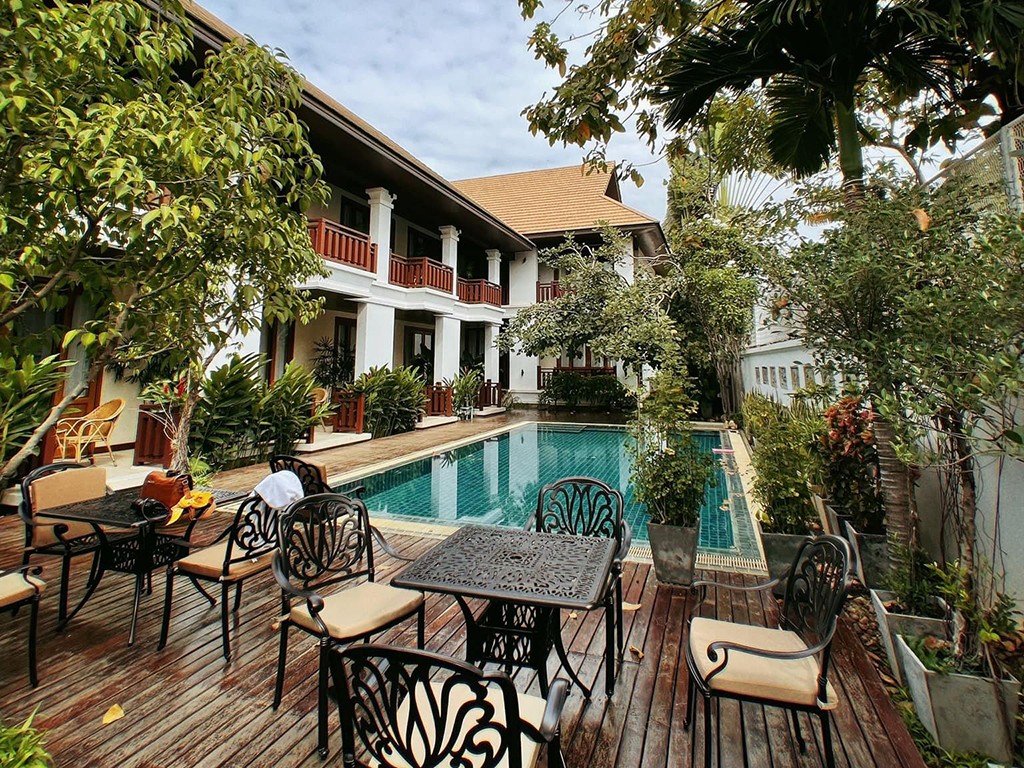 อาทีน่า โฮเต็ล ลาว